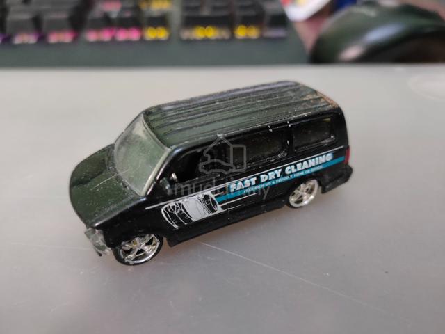 Jada Toys 2001 Chevrolet Astro Van *rubber tires* - Hobby