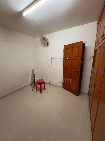 Clean & spacious room w/ basic furnish 3