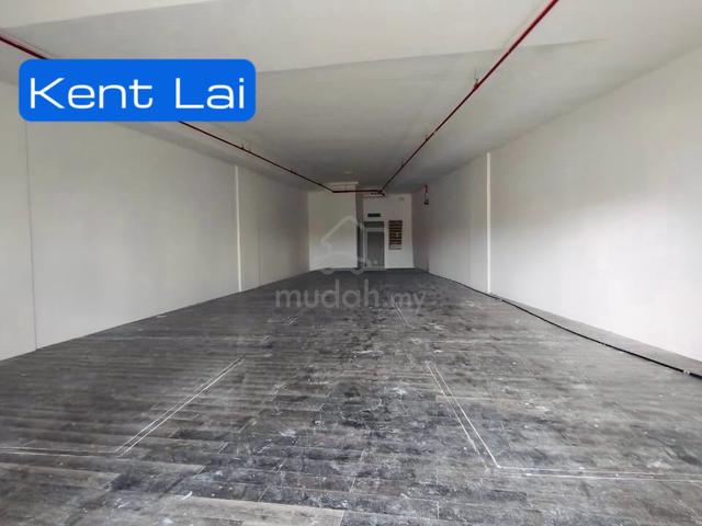 BIG COMMERCIAL LOT! Golden Triangle 1. 1430sf. 1st Floor. Near Lift. 1