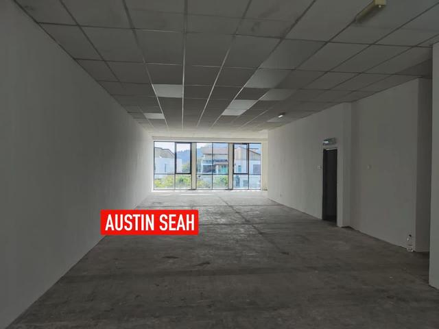 BAY AVENUE TOP FLOOR SHOP OFFICE For RENT, GOT LIFT, HOT BUSINESS AREA 1