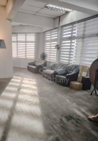 1.5 Storey 🏭Light Industrial Factory For Lease 1