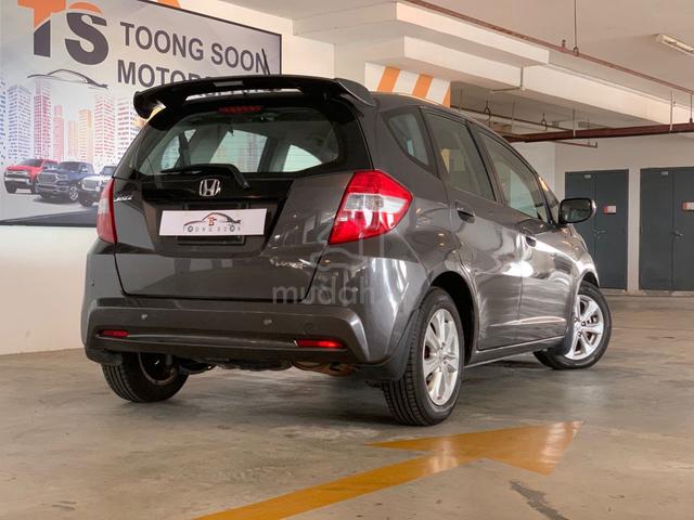 Honda JAZZ 1.5 V (A) FULL LOAN KAWTIM/ 5YR WARRATY - 2
