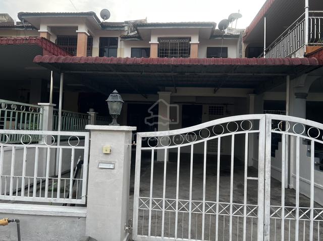 Rumah 2 tingkat, 4 bilik dan 3 bilik utk d sewakan 1