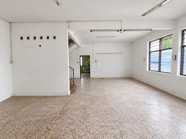 Landed rent at Penang Air Itam Double storey suitable for storage 1