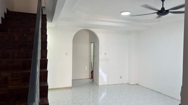 Bukit indah Double Storey terrace House For rent 1