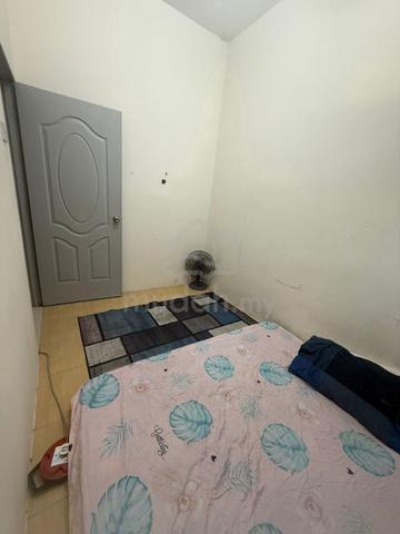 Bilik Sewa Perempuan 1