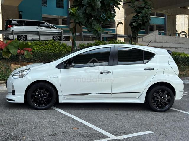 2014 Toyota PRIUS C 1.5 TRD SPORTIVO (A)-NEWBATT26 - 4