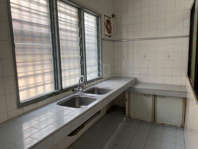 Seri Kembangan Taman University Double Storey For Sale, Nego 1