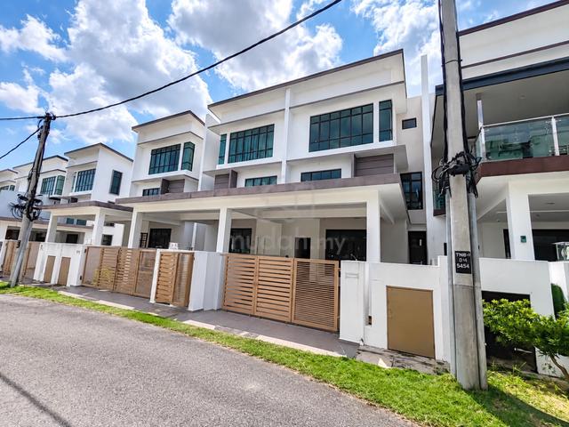 Melaka Ayer Keroh Ozana Residence 2.5 Storey Superlink 1
