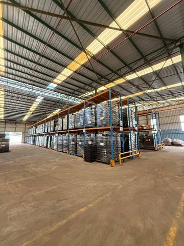 {MEDIUM INDUSTRY} Warehouse with racking system at PERINDUSTRIAN NILAI 4