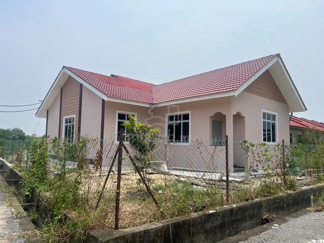 Rumah Teres Corner Lot(Renovated) di Kok Lanas 1
