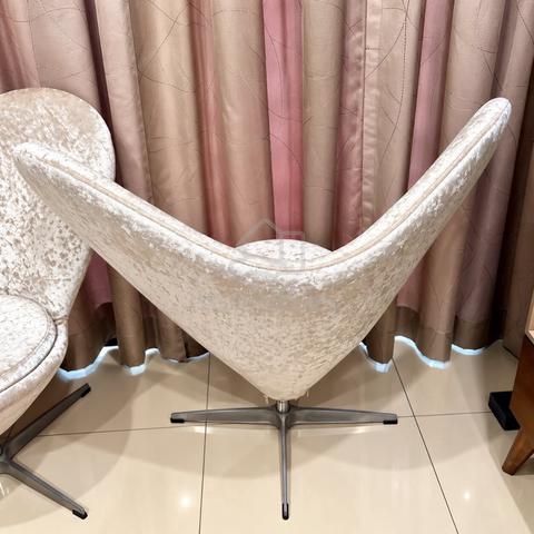 Show House Velvet Swivel Lounge Chair (1 PC) - photo 3 of 4