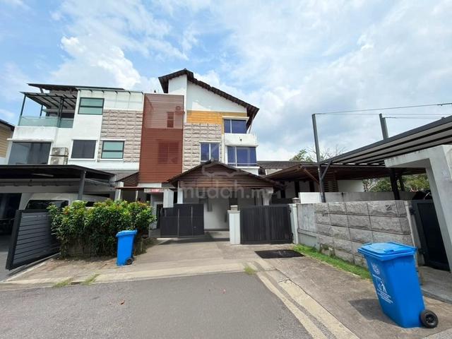 Three (3) Storey Semi - Detached House di Laman Seri, Shah Alam 1