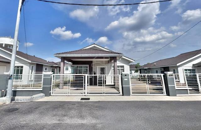 [ BELOW MARKET] Bungalow, Tmn Lesung Batu Emas, Alor Gajah, Melaka 1