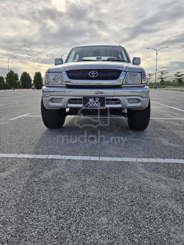 2004 Toyota HILUX 2.5 SR TURBO (A) - 1