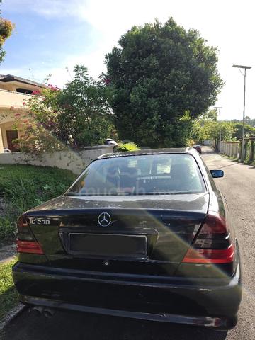 Mercedes-Benz C230 Classic Limited Edition - 4