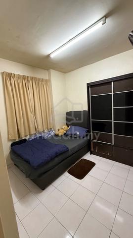 Medium room for rent Taman Kristal Apartment 1