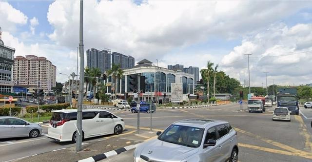 Sale: 4 Storey Shop Building @ Batu Caves [Facing Busy Road] 1