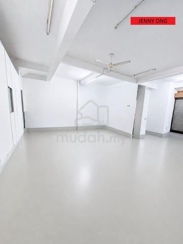 Facing Main Road Ground Floor Shoplot At Taman Inderawasih For Rent 1