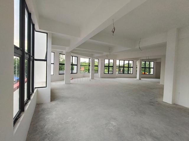 Brand New Puchong Utama Corner Unit Shoplot for Rent 1