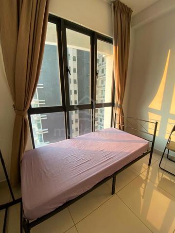 Kl traders square condo, medium room, aircon, bed set, free wifi, 1