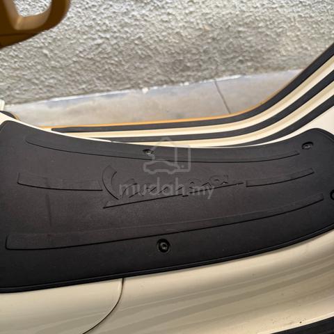 Vespa 946 Christian Dior Limited Edition - photo 15 of 20