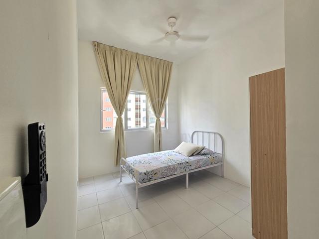 Brand New Master Bedroom (Male) For Rent at Residensi Sateria, BTS 1