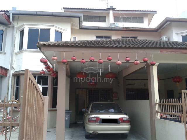 Rumah Dua Tingkat Tangkak DISEWA MURAH 1