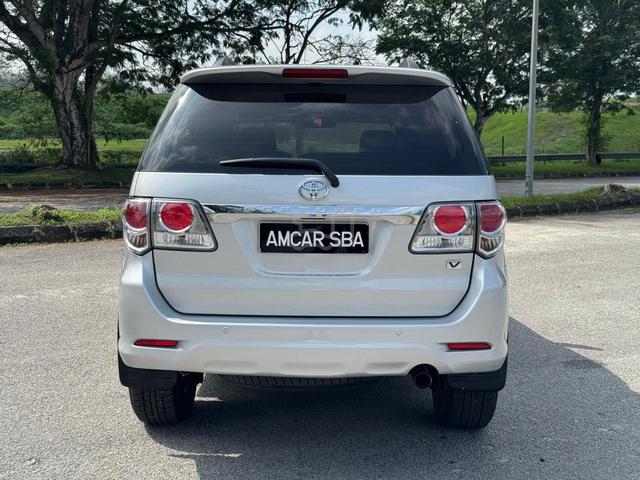 Toyota FORTUNER 2.7 V TRD SPORTIVO (A) ONE OWNER - 3