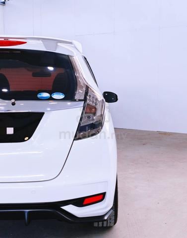 2015 Honda JAZZ 1.5 V (A) Full Loan Free Warranty - 5