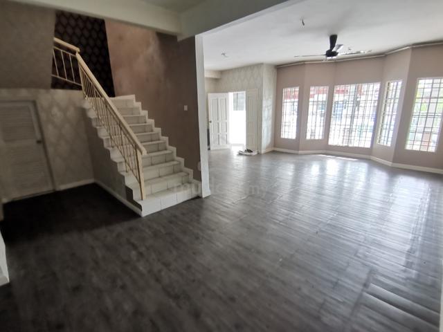 Bukit Puchong Double Storey Nice Big House 1