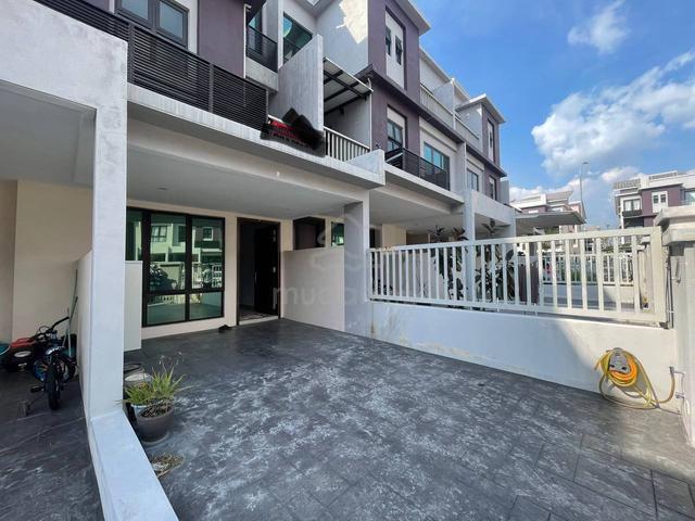 Ground Floor The Strata Townhouse Bandar Puteri Bangi 1