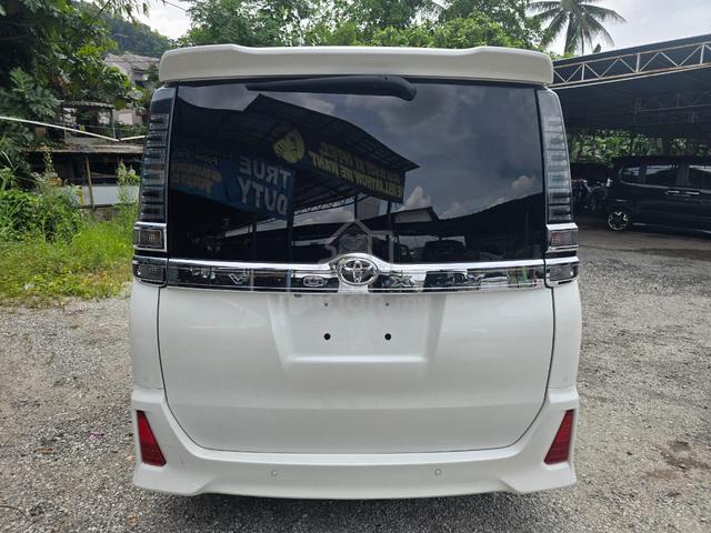 2020 Toyota VOXY 2.0 KIRAMEKI (A) - 4