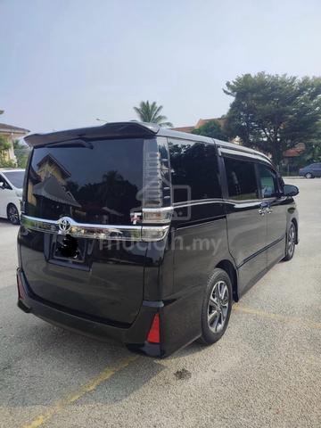 2019 Toyota VOXY 2.0 ZS KIRAMEKI II (A) - 2