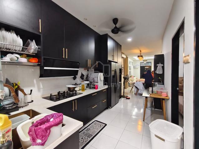 Endlot 【 Built-in Cabinet, Renovated, Extended 】 Scientex Kundang Jaya 1