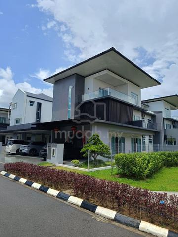 La Promenade Precinct Grande Three Storey Semi D for sale 1