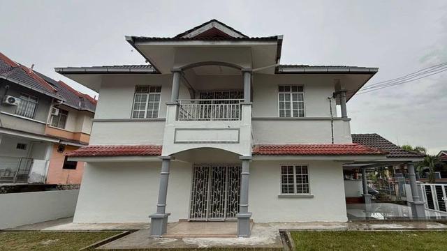 Rumah Teres 2 Tingkat Di Taman Bukit Dahlia Untuk Di jual (CORNERLOT) 1