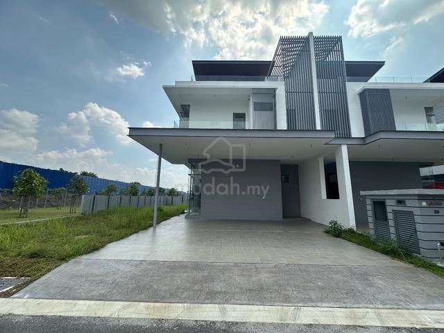 3 storey Endlot Semi D Broadleaf Residence Kota Kemuning Selangor 1