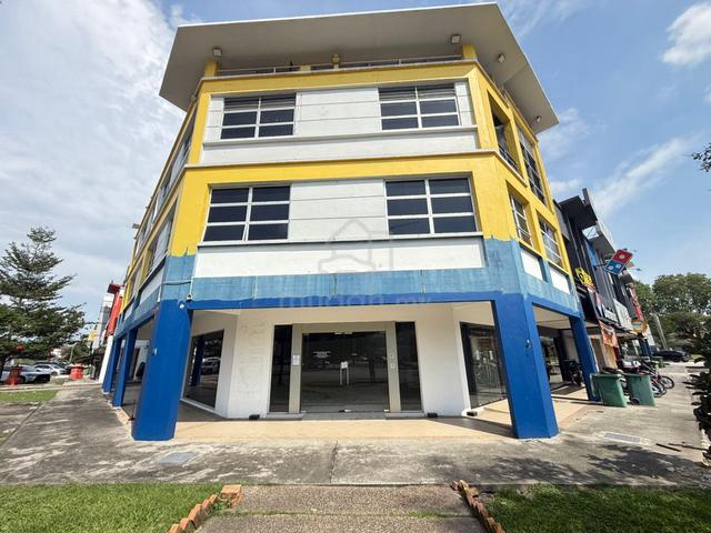 Facing Mainroad 3 Sty Corner Shop 41X75 Bandar Botanic Klang for rent 1