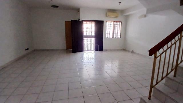 Bandar Bukit Puchong BP 10 Below Market Price 100% Loan Well Maintain 1