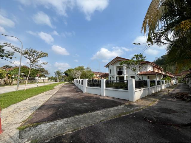 Corner Lot Large Compound Shah Alam 1