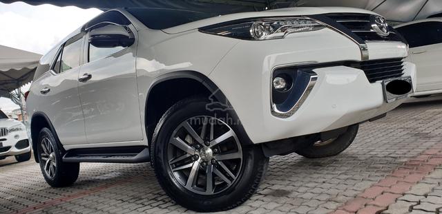 Toyota Fortuner 4X4 2.4 VRZ Toyata Service Booklet - 1