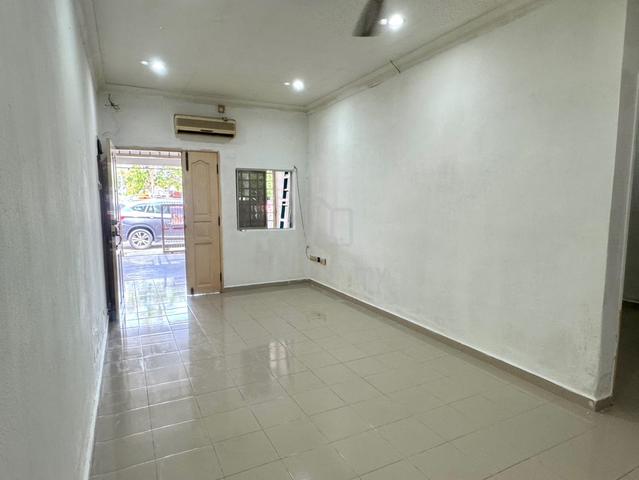 Single Storey Terrace House Close OCBC Bank Can Use For Commercial 1