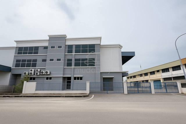 Valdor Factory Warehouse Semi Detached For Rent 1