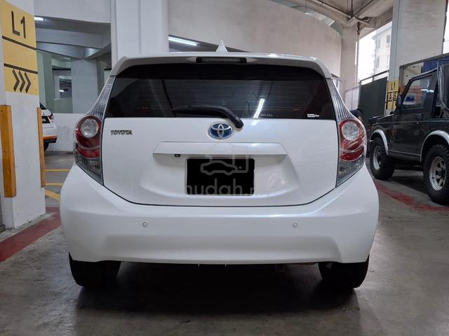 2012 Toyota Prius C 1.5 Hybrid Hatchback ONE OWNER - 4
