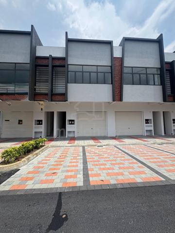22’X75’, GFloor 2 Storey Shoplot Bay Street, Gamuda Cove(Facing Road) 1