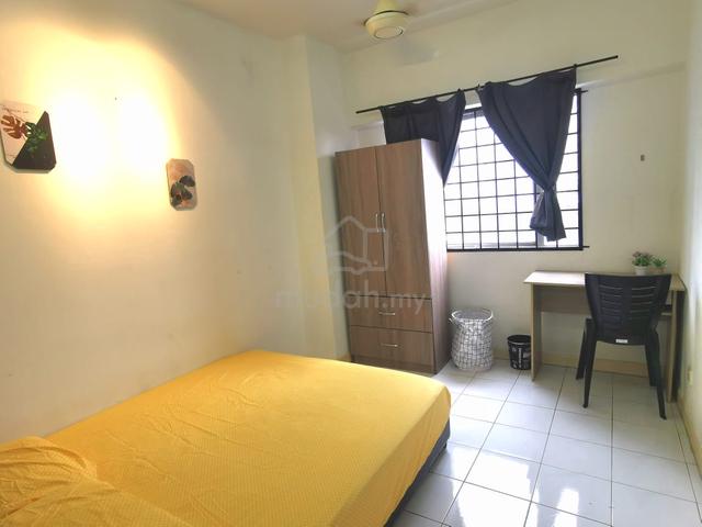 FREE 1 MONTH Female Medium Room D'Aman Crimson 3min Walk LRT NZX 1