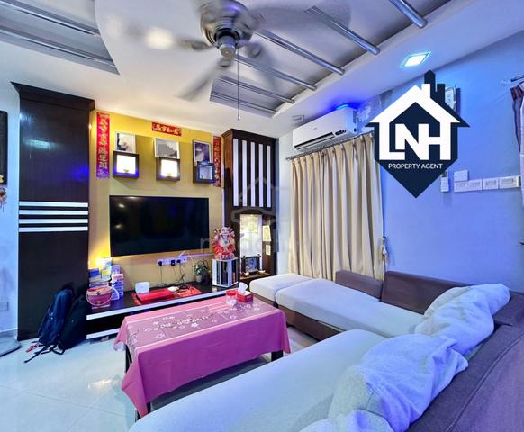 Lagenda Heights 2.5 storey terrace fully extended reno sale near Ria 1