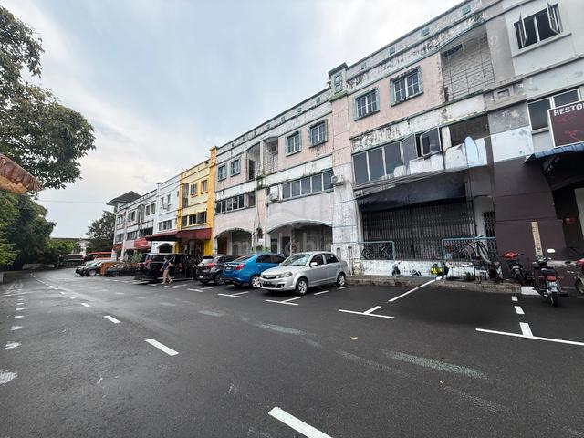 Bandar Seri Alam Masai 3 Storey Shop Lot of (1st Floor) FOR RENT 1