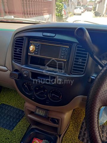 2004 Ford ESCAPE 2.0 (A) - 4